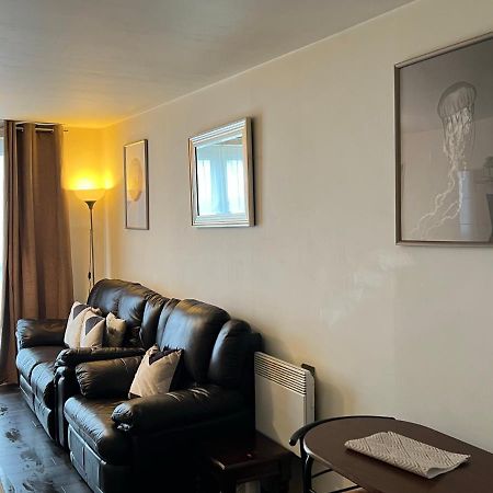 Radiant2 Bedroom Apartment In The Heart Of Harlow Town Exterior photo