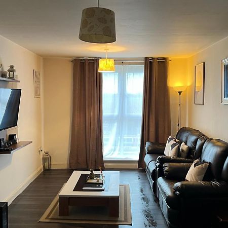 Radiant2 Bedroom Apartment In The Heart Of Harlow Town Exterior photo