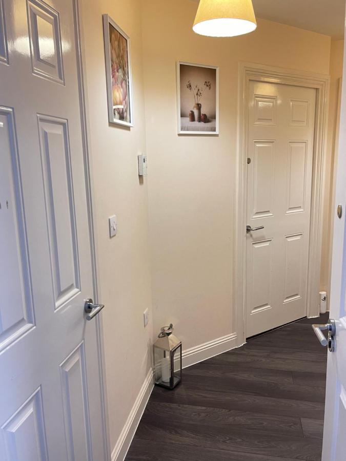 Radiant2 Bedroom Apartment In The Heart Of Harlow Town Exterior photo