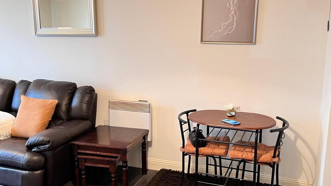 Radiant2 Bedroom Apartment In The Heart Of Harlow Town Exterior photo
