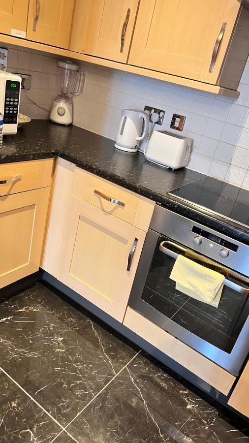 Radiant2 Bedroom Apartment In The Heart Of Harlow Town Exterior photo