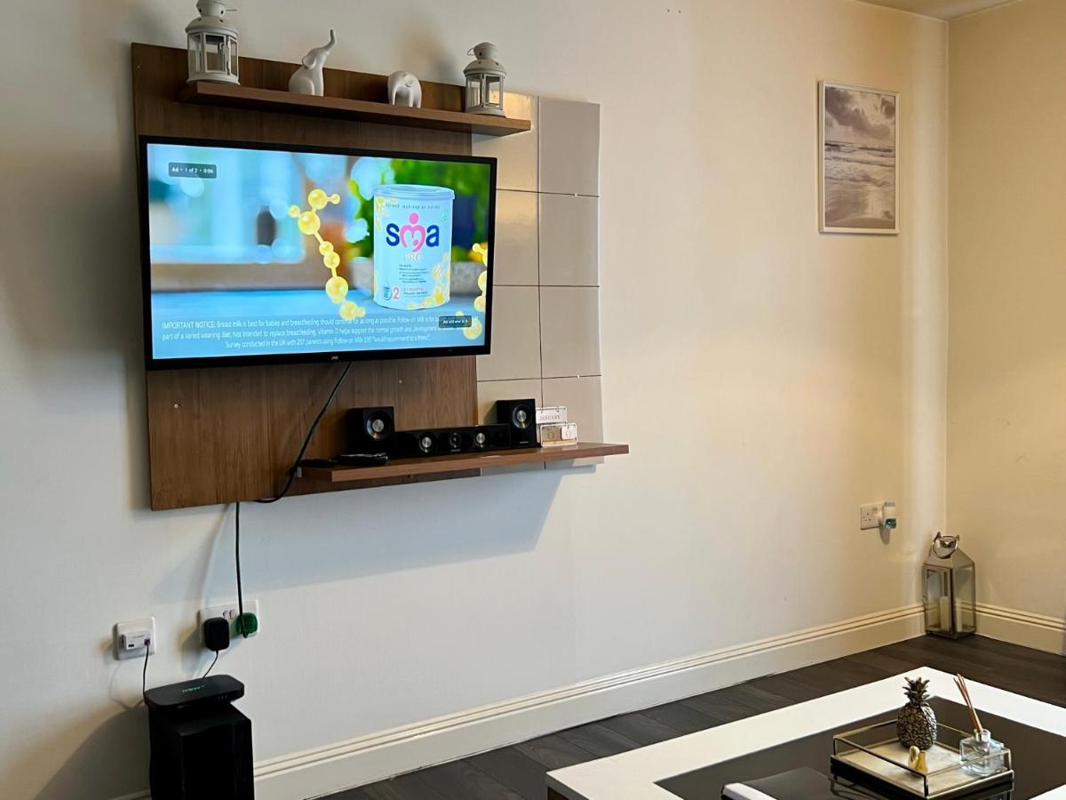 Radiant2 Bedroom Apartment In The Heart Of Harlow Town Exterior photo