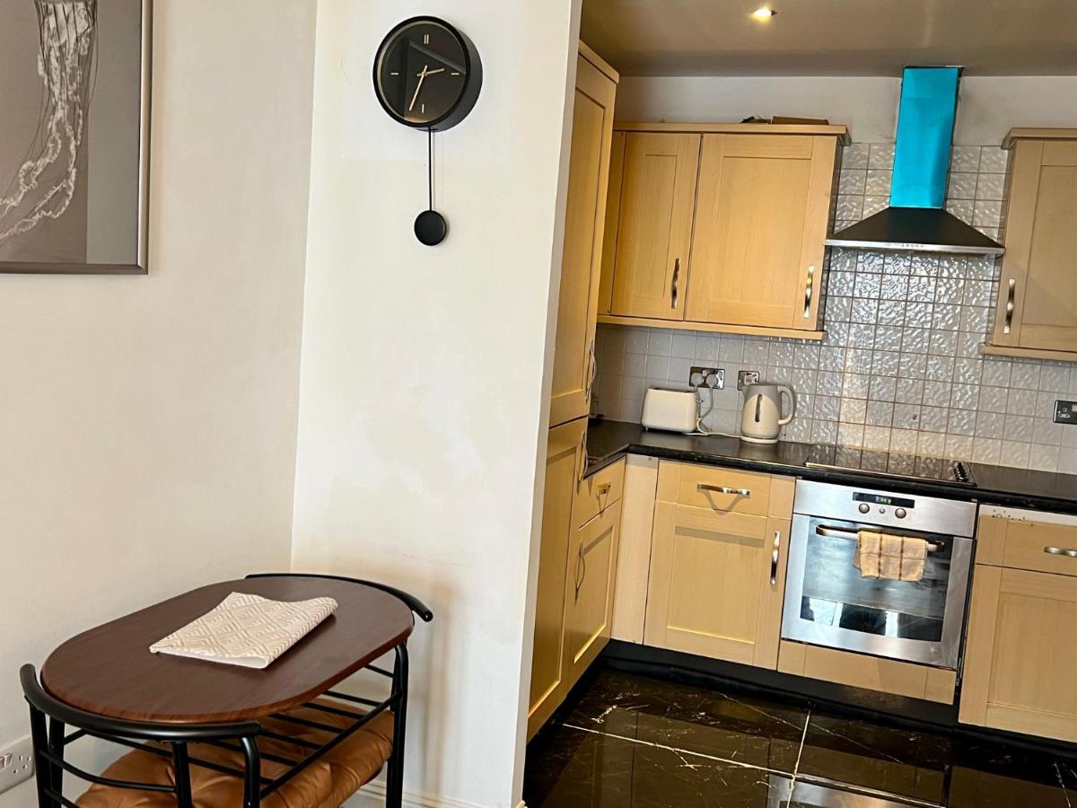 Radiant2 Bedroom Apartment In The Heart Of Harlow Town Exterior photo