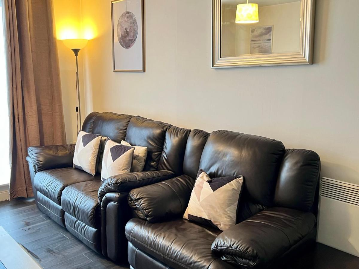Radiant2 Bedroom Apartment In The Heart Of Harlow Town Exterior photo