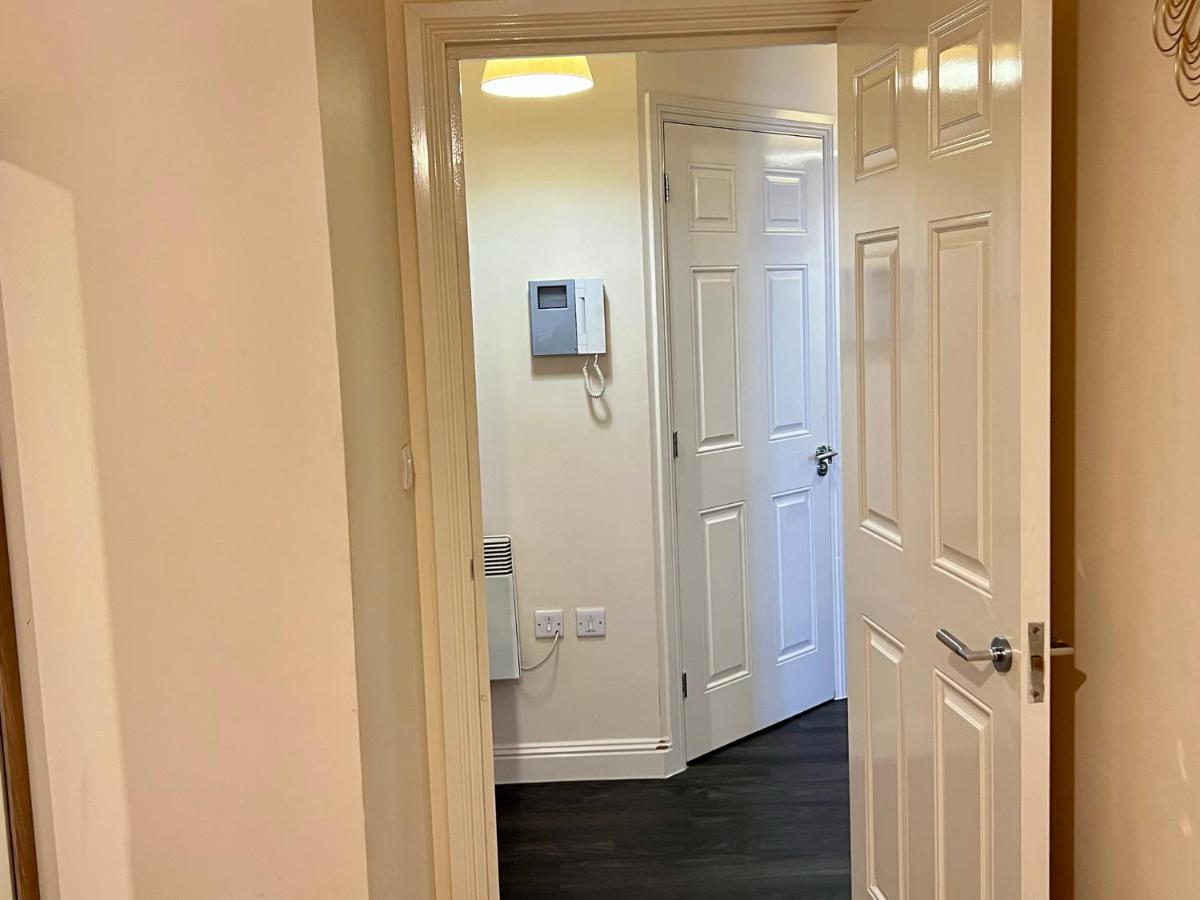 Radiant2 Bedroom Apartment In The Heart Of Harlow Town Exterior photo