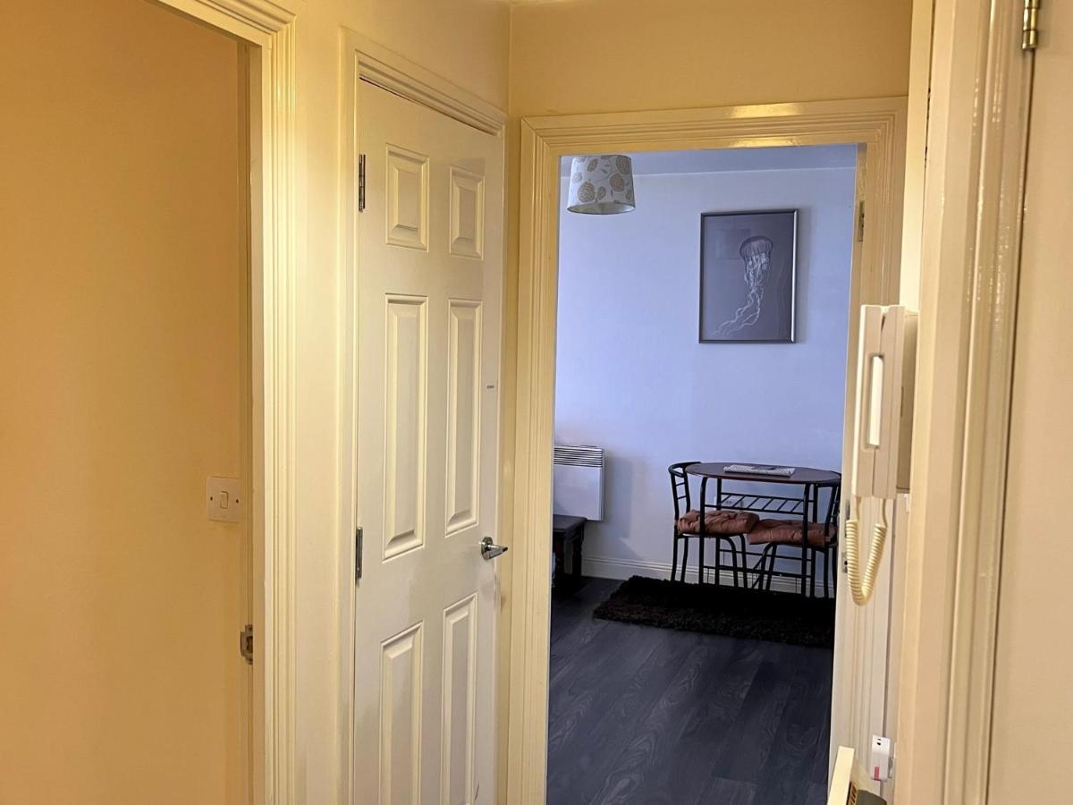 Radiant2 Bedroom Apartment In The Heart Of Harlow Town Exterior photo